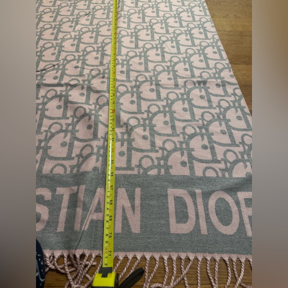 Chic Pink Patterned Scarf - Picture 5 of 6